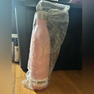 S’well Large (25 Ounce) Original Pink / Blush Topaz SIP Bottle, BNWT (PM2)